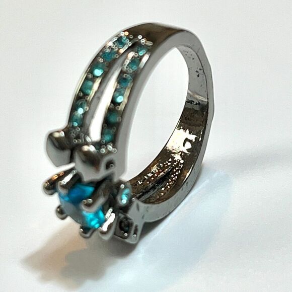 Blue Rhinestone Ring Size 6.75 Gunmetal Gray Plated Goth Gothic Studded - Picture 7 of 15
